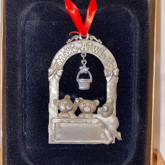 Make A Wish Pewter 3 Bears at the Wishing Well Ornament 1999 - Picture 2 of 4